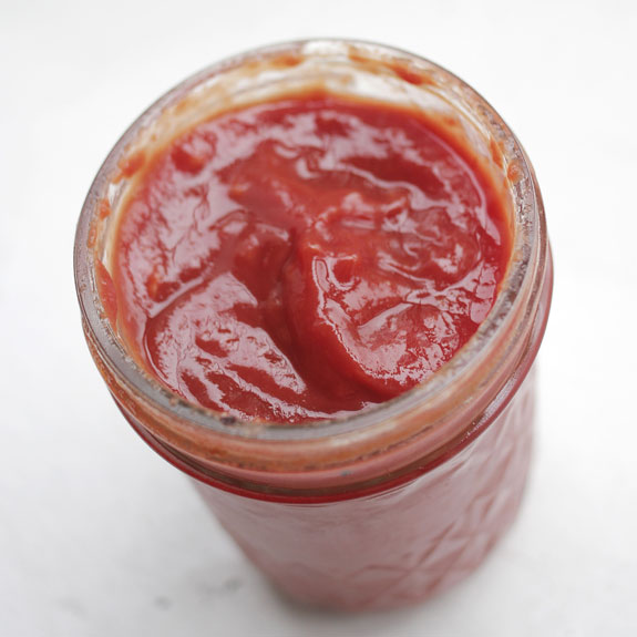 How to Make Homemade Ketchup- with a kick. OMG, this is so good!