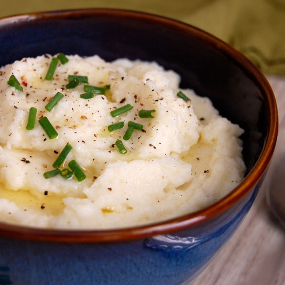 Easy Garlic Mashed Cauliflower - Paleo Grubs