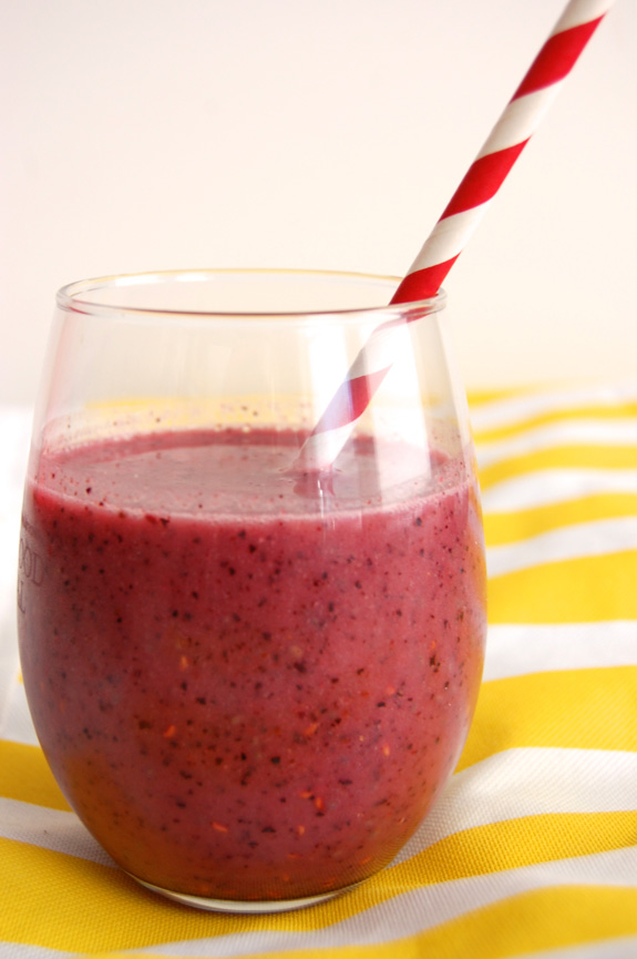Antioxidant Berry Shake- super healthy & full of vitamins. You need to try this!