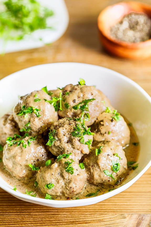 Get the famous Ikea snack without leaving home - Swedish meatballs in the slow cooker!