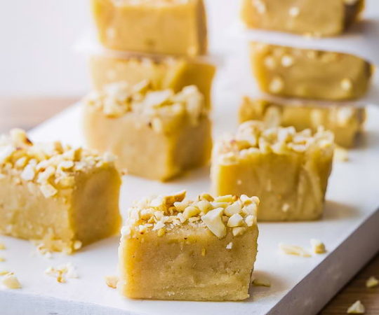 Paleo cashew vanilla fudge is also vegan – and so tasty... I wanna eat the whole pan!
