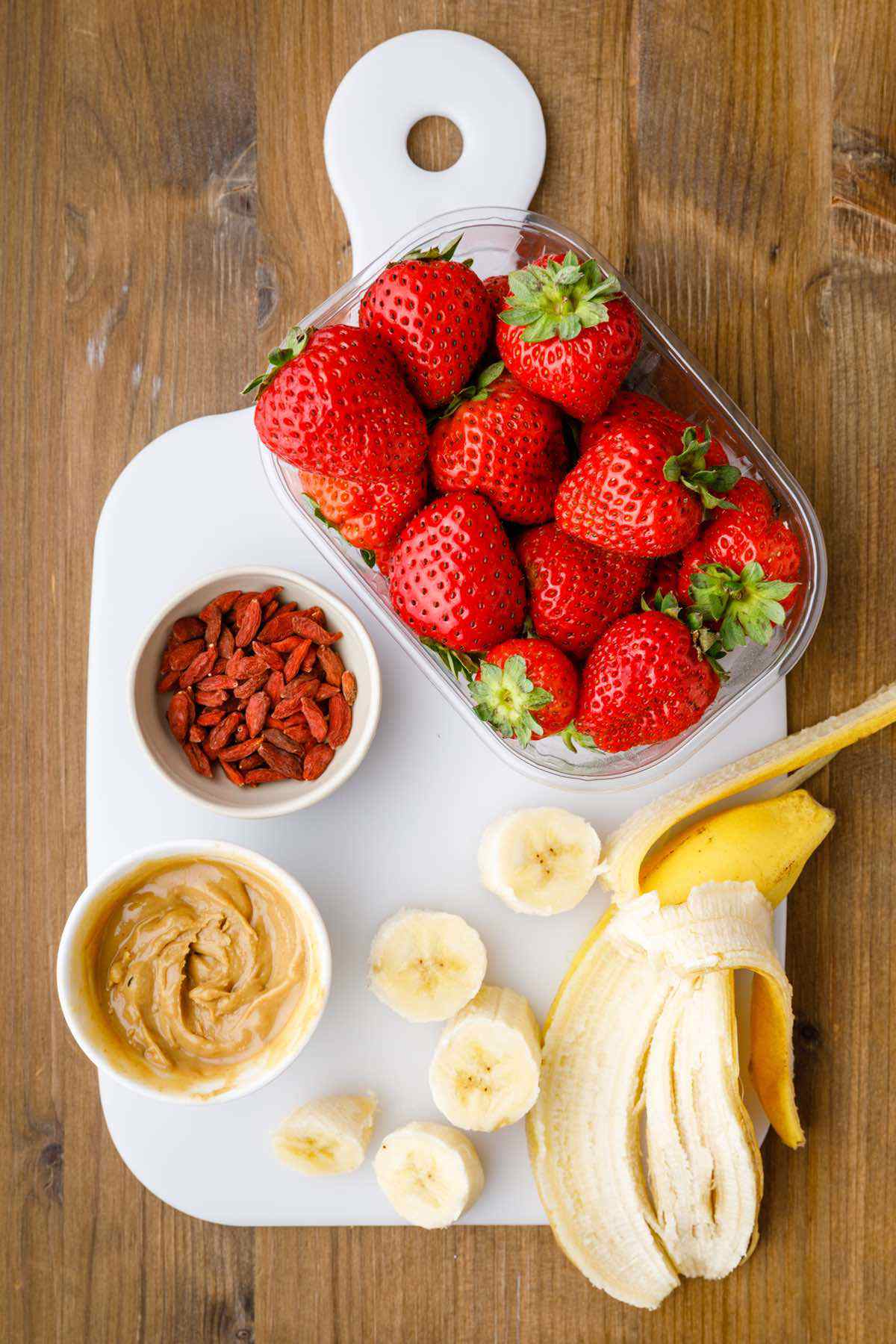 Strawberry Banana Smoothie for a Quick Breakfast or Healthy Treat - Paleo  Grubs