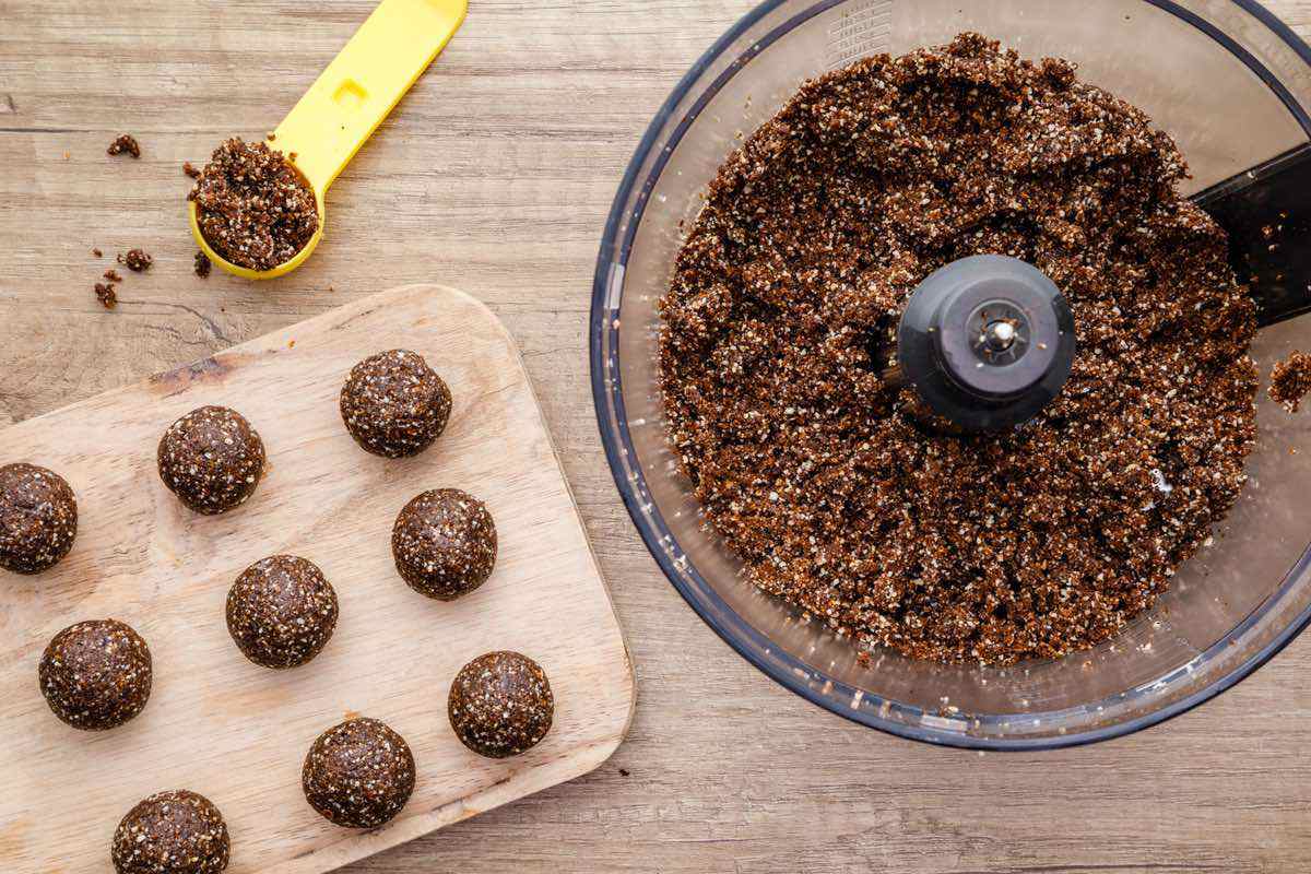 how to make almond butter energy bites