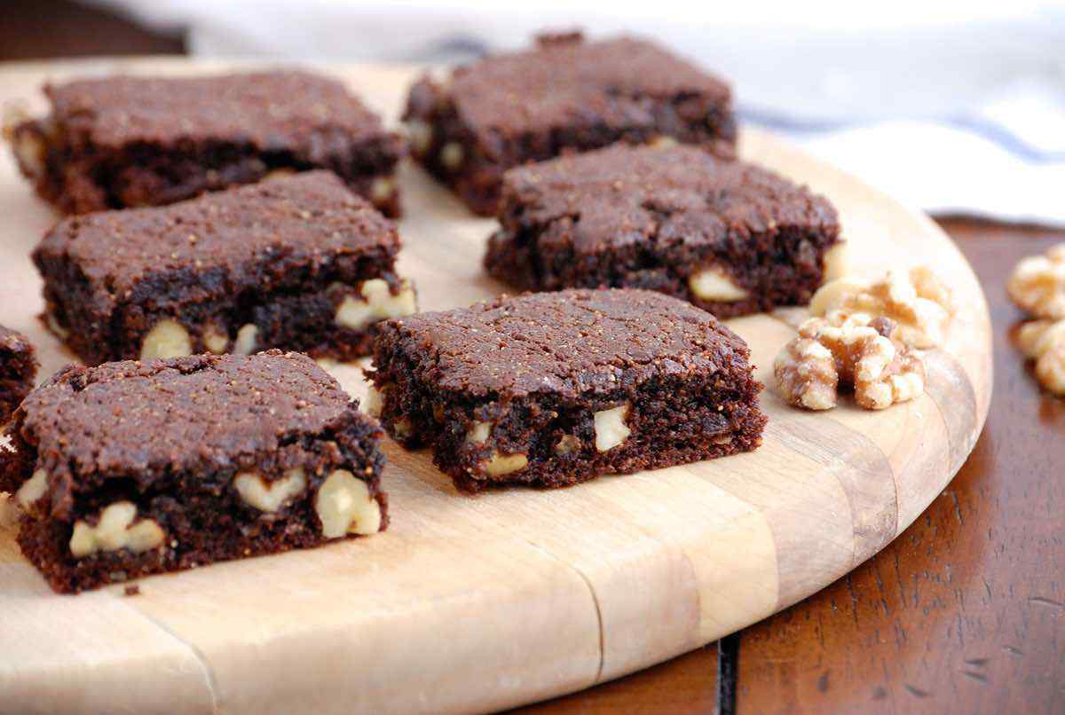 Easy Walnut Paleo Brownies