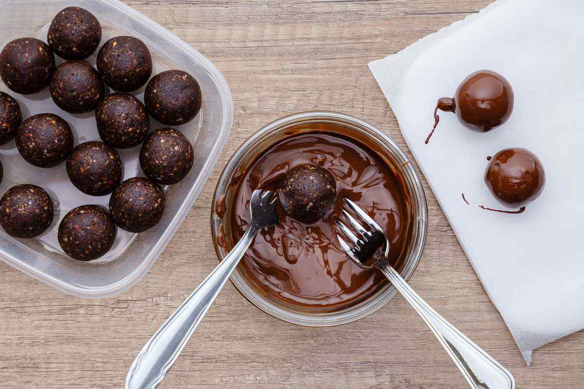 Paleo Brownie Energy Balls