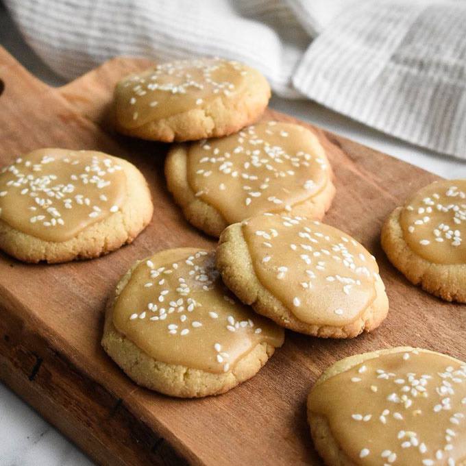 4-ingredient Salted Maple Shortbread Cookies