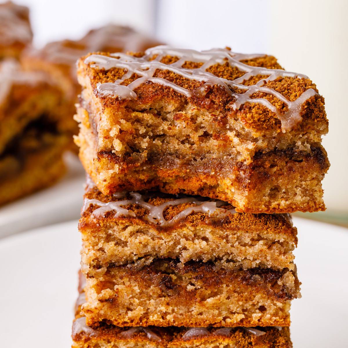 Cinnamon Roll Blondies