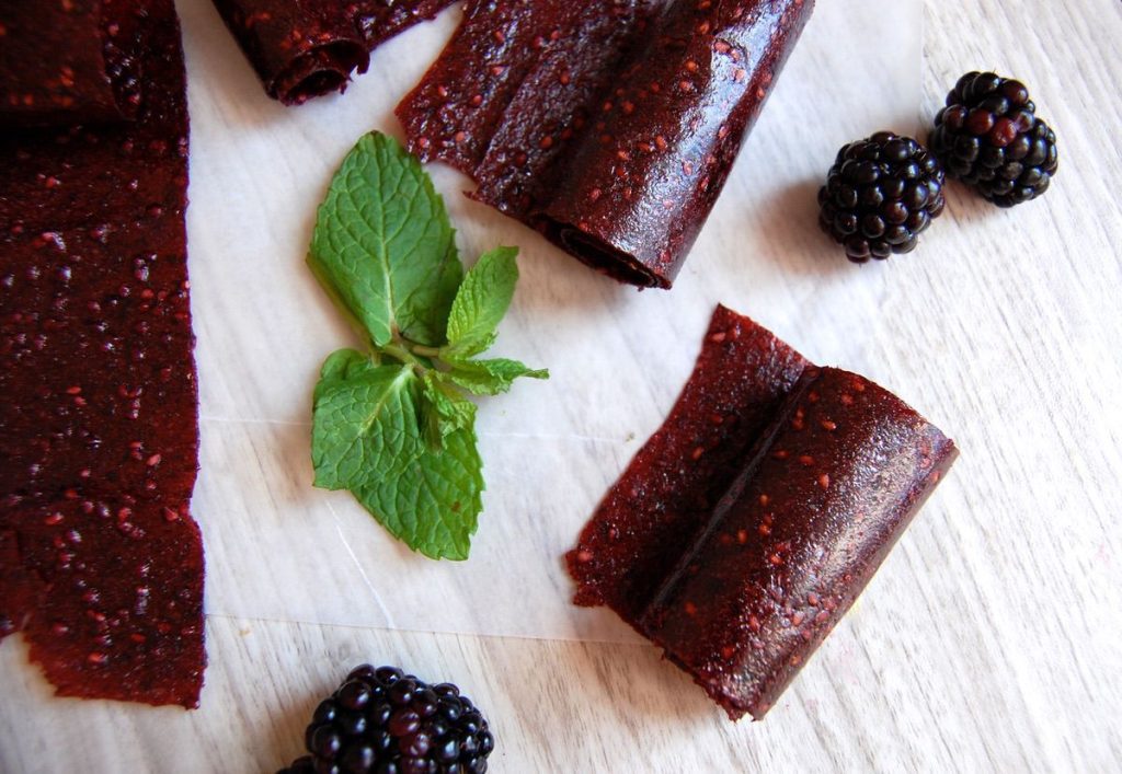 Homemade Blackberry Fruit Roll-ups - Paleo Grubs